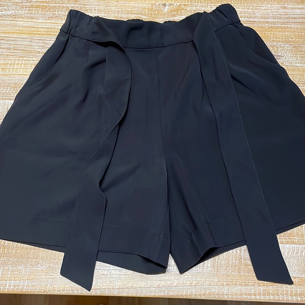 Lululemon black shorts size 8